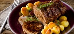 Lomo de cordero al horno con guarnición